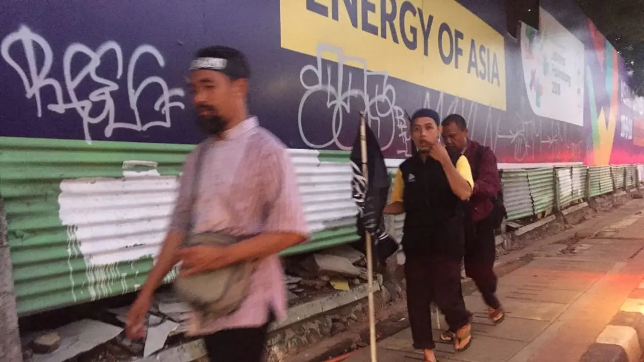 Massa aksi menolak Perppu Ormas meninggalkan Gedung DPR
