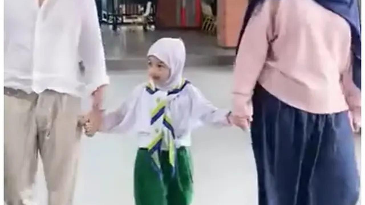 7 Potret Artis Antar Anak di Hari Pertama Sekolah, Bangga Penuh Keceriaan