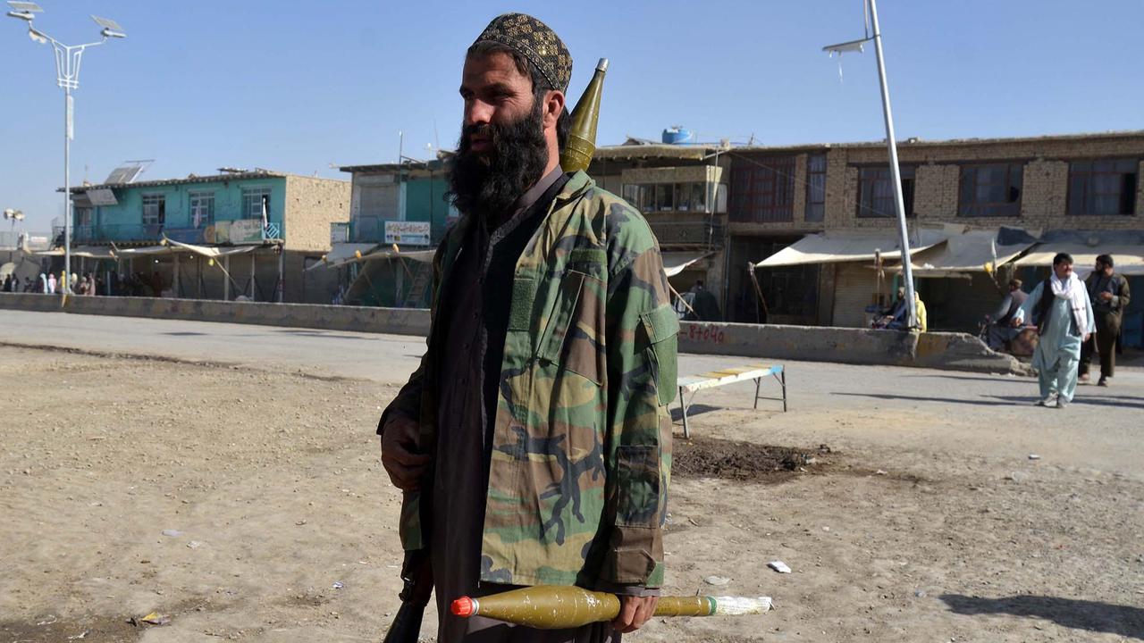 FOTO: Pasukan Taliban dan Pakistan Saling Gempur, 15 Warga Sipil Tewas