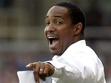 Manager of Blackburn Rovers Paul Ince gestures during the match against West Ham during a Premier League game at Upton Park in London, on August 30, 2008. AFP PHOTO/IAN KINGTON