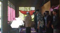 Korban Sutaji (40) yang disambar petir saat disemayamkan di rumah duka (Foto: Liputan6.com/ Istimewa)