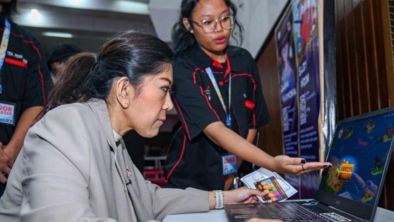 Menteri Meutya Hafid: Kreativitas Mahasiswa Kunci Transformasi Digital dan Industri Game Lokal, Bahkan Sempat Coba Sendiri!