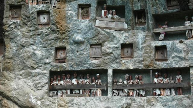 7 Pemakaman Paling Aneh di Dunia