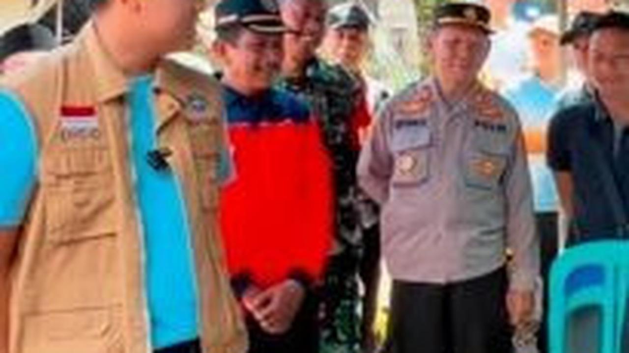Dulu Pernah Minta Foto, Sekarang Tiga Wanita ABG Minta Ini ke Bupati Suami Artis Terkenal
