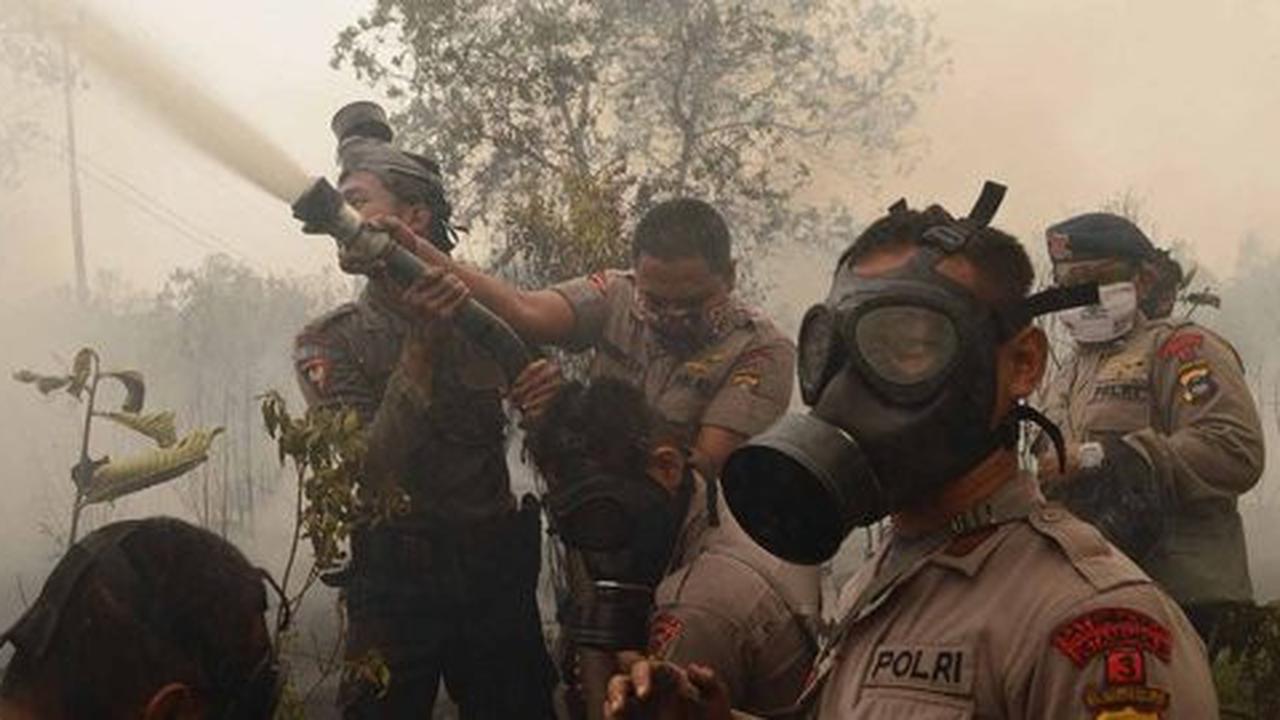 Padamkan api, apakah Indonesia perlu bantuan Malaysia dan Singapura?