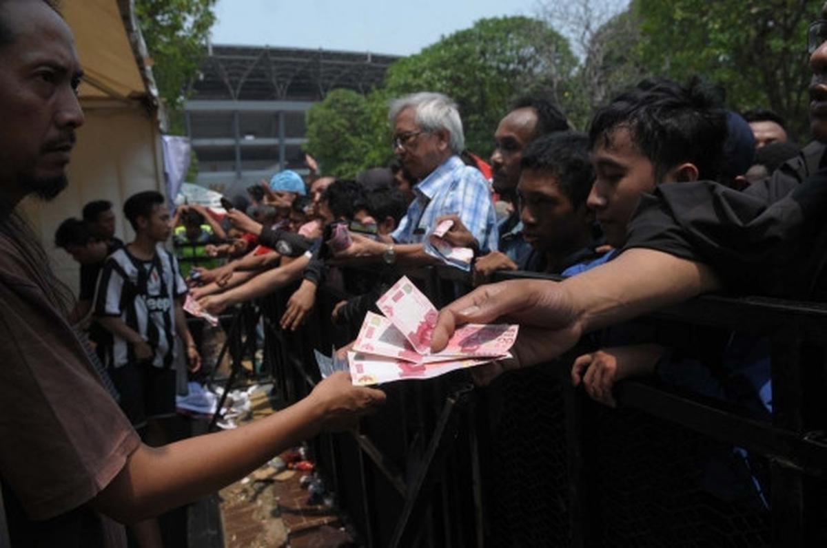 Ribuan Bobotoh mulai berdatangan di Gelora Bung Karno