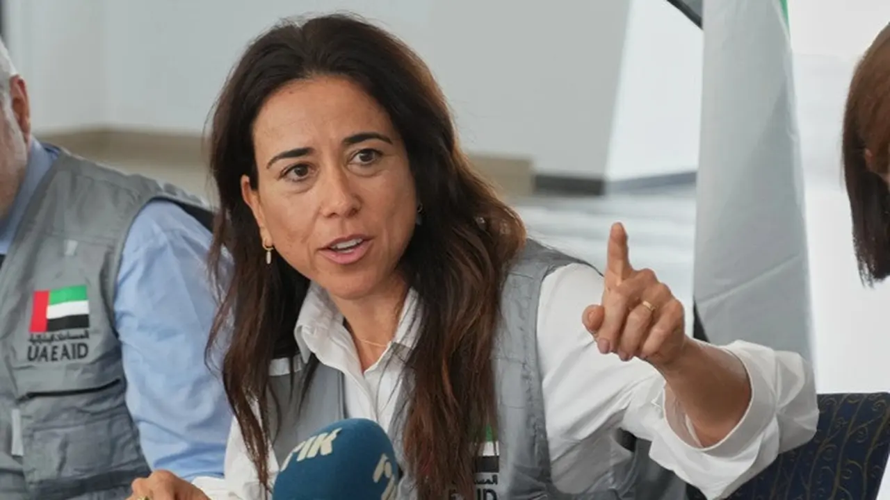 Menteri Negara Uni Emirat Arab (UEA), Lana Nusseibeh, berbicara dalam konferensi pers di pelabuhan Kota Limassol, Siprus, pada Jumat (7/11/2025).