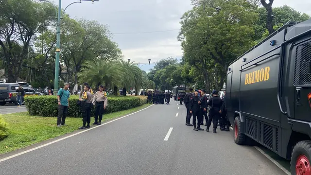 Situasi di depan Kantor Komisi Pemilihan Umum Republik Indonesia (KPU RI) di Jalan Imam Bonjol, Jakarta Pusat.