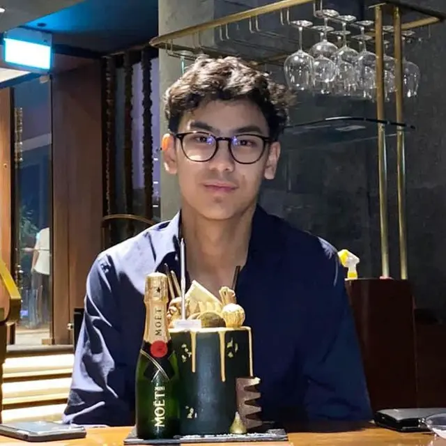 Genap Berusia 17 Tahun, Ini 6 Potret Khayru Hardikusumo Anak Sulung Gunawan Sudrajat. (Sumber: instagram.com/gunawan_sudrajat_real)