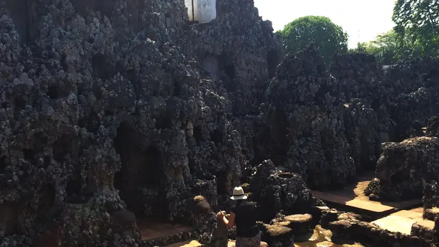 Wisata Susur Gua Sunyaragi, Tempat Ngabuburit Populer di Cirebon