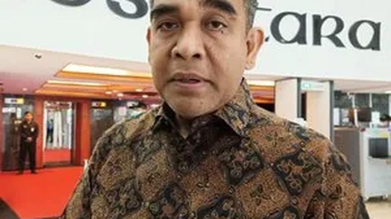 "Pak prabowo, Pak Jokowi, Pak Erick kunjungan bareng ke Malang hari ini. Ini kunjungan Menteri Pertahanan dan Menteri BUMN ke BUMN yang kebetulan BUMN itu untuk urusan pertahanan, Pindad," jelasnya.