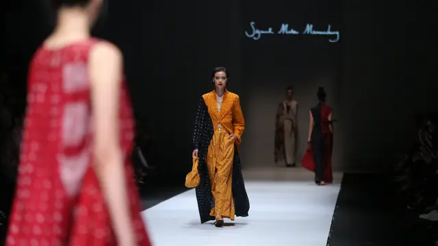 [Fimela] Daur, persembahan Sejauh Mata Memandang di JFW 2020