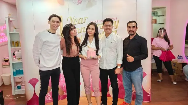 Sarah Gibson ditemui di perayaan 1 Year Anniversary ALANA Beauty Bar di kawasan Kemang, Jakarta Selatan, baru-baru ini.