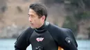 Yasuo Takamatsu rela menyelam berbulan-bulan demi menemukan jasad istrinya yang tersapu Tsunami pada 11 Maret 2011 (AFP Photo/Toru Yamanaka)