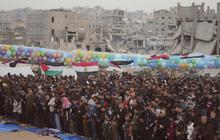 FOTO: Salat Idul Fitri di Tengah Reruntuhan Gaza