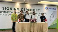 PT Kalbe Farma Tbk (KLBF) tanda tangani perjanjian kerja sama dengan Shangai Henlius Biotech Inc mengembangkan dan komersialisasi produk injeksi serpluimabdi, Senin (11/9/2023). (Foto: Liputan6.com/Elga N)