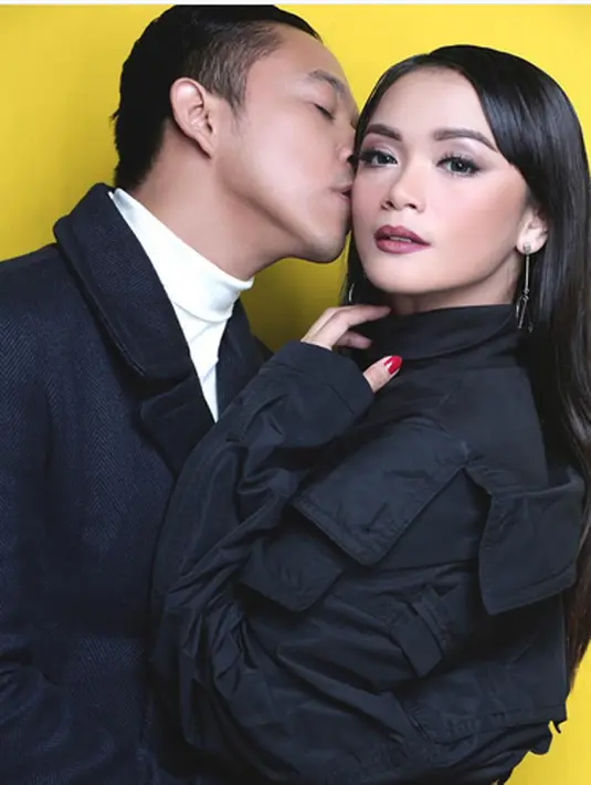 Dua hari jelang nikah, Sheza Idris melakukan acara yang menjadi tradisi keluarganya, pengajian dan siraman. Acara berlangsung di kediamannya pada Kamis (10/8). Acara dimulai dari pagi jam 10 sampai selesai malam.  (Instagram/shezaidris)