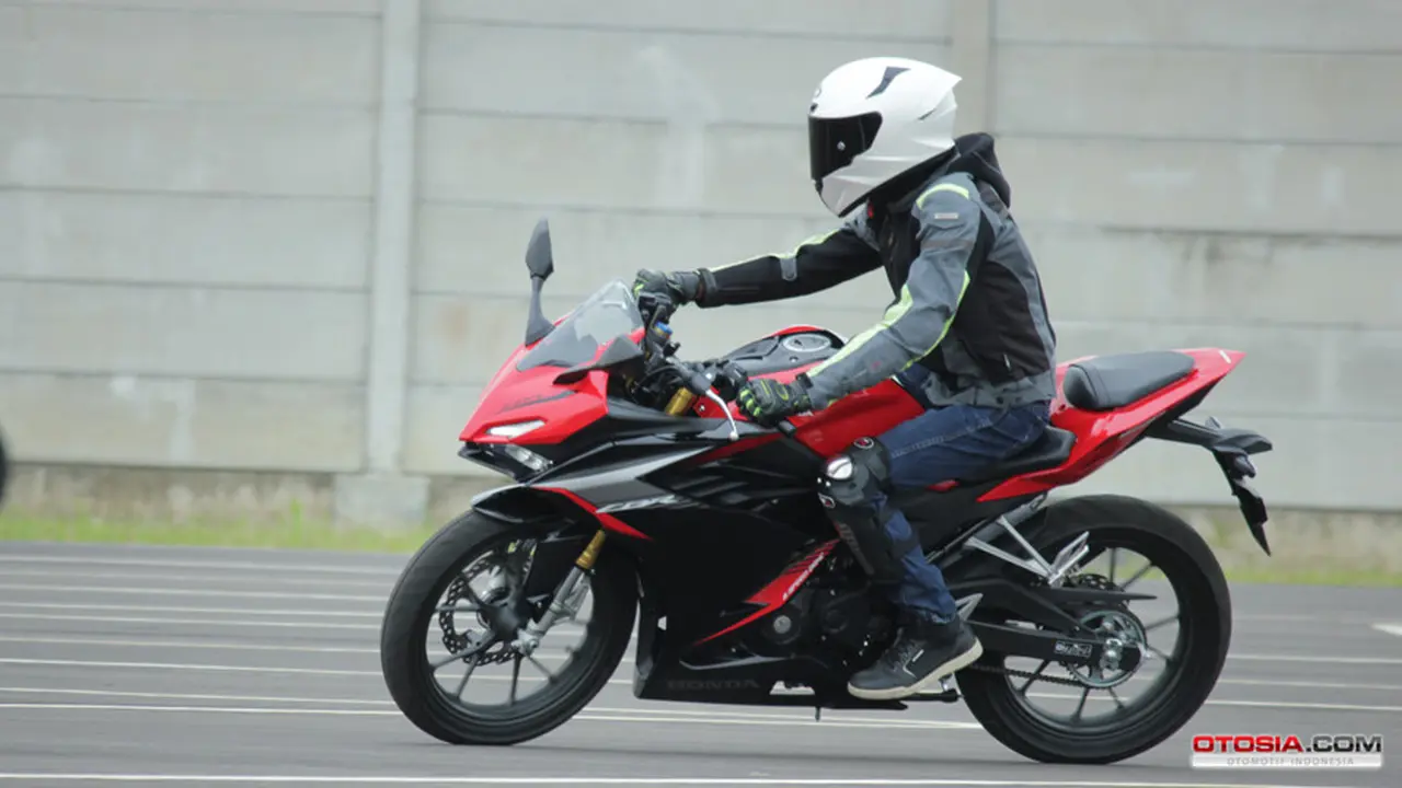 Honda CBR150R terbaru (Otosia.com/ Nazar Ray)