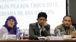 Pimpinan KPK, Laode M Syarif (tengah) saat menghadiri rapat evaluasi tahapan pencalonan Pilkada 2015, Jakarta Senin (21/3). Evaluasi dilakukan karena terdapat sejumlah kepala daerah yang diciduk BNN karena tersangkut narkoba. (Liputan6.com/Helmi Afandi)