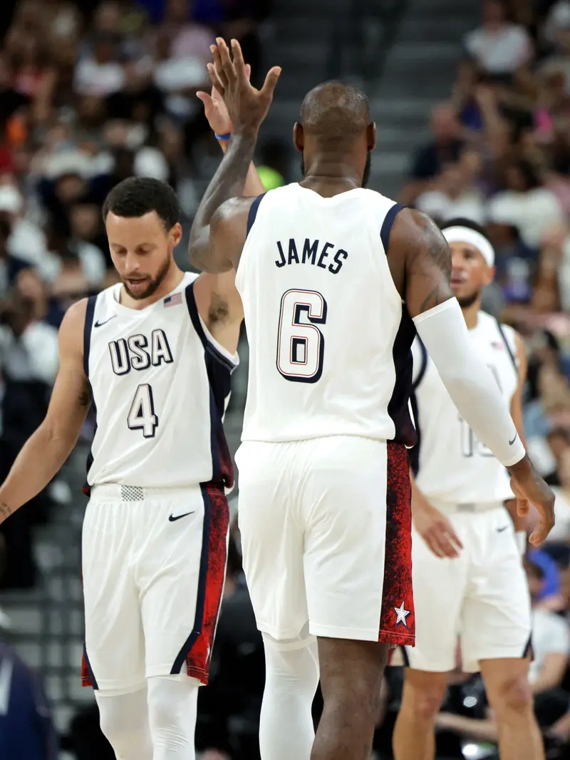 Stephen Curry dan LeBron James