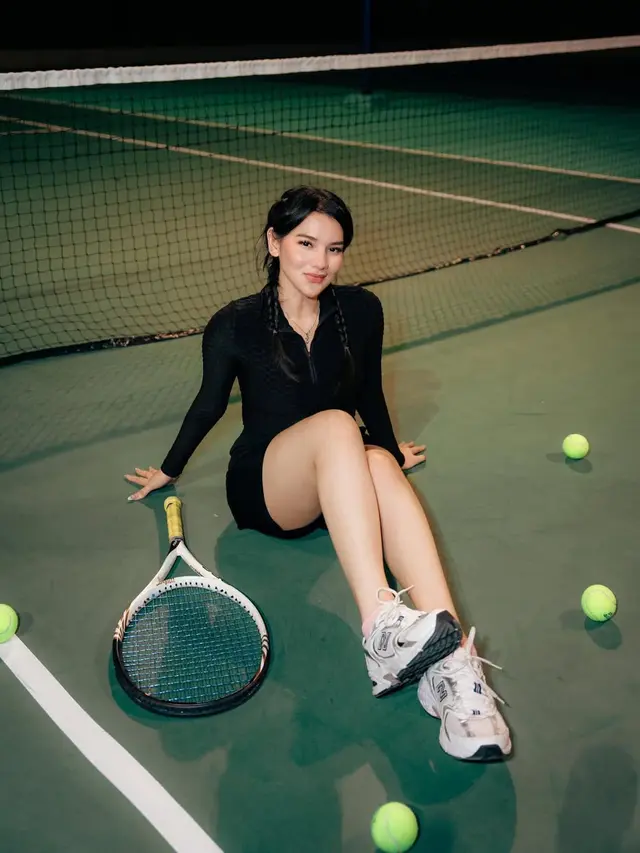 Inspirasi Outfit Olahraga ala Davina Karamoy