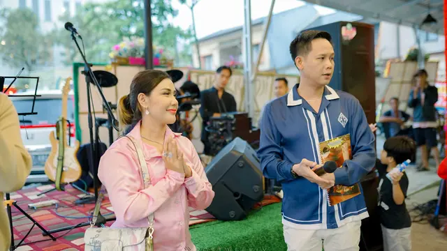 Rey Utami saat pembukaan bisnis barunya