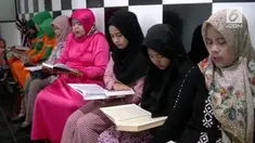 Menyambut Ramadan, sebuah klinik memberikan tarif gratis pada masyarakat. Pasien hanya diminta mengaji saja 1 juz.