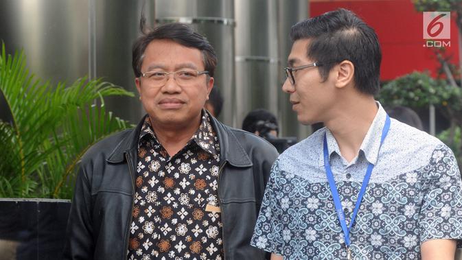 Dirut PT Pembangkitan Jawa Bali (PJB) Iwan Agung Firstantara usai menjalani pemeriksaan penyidik di Gedung KPK, Jakarta, Kamis (25/4). Iwan Agung diperiksa sebagai saksi untuk tersangka Direktur Utama PLN nonaktif Sofyan Basir terkait kasus dugaan suap proyek PLTU Riau-1. (merdeka.com/Dwi Narwoko)