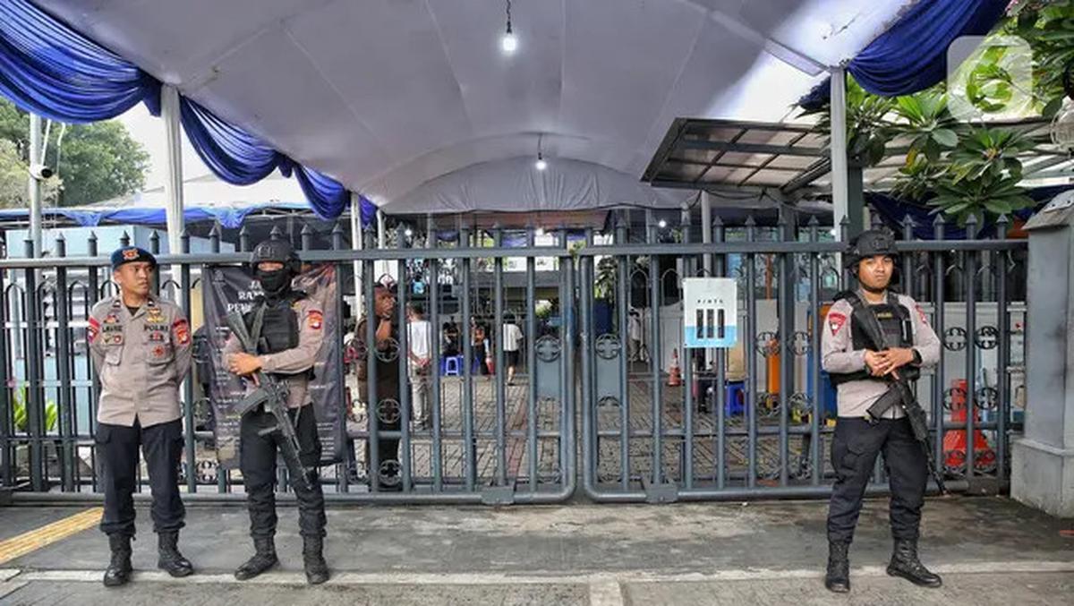 Tri Hari Suci Paskah, Personel Kepolisian Jaga Ketat Gereja Katedral Jakarta