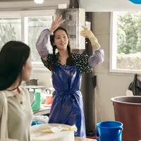 Han Ji Min dalam serial Our Blues. (Foto: Netflix)