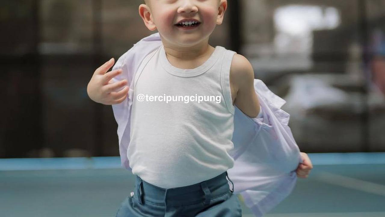 Rayyanza Hanya Pakai Singlet