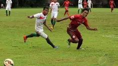 Timnas U-23 Indonesia menjalani laga uji coba melawan Martapura FC di National Youth Training Centre, Sawangan, Depok (4/1/2015). (Liputan6.com/Helmi Fithriansyah)