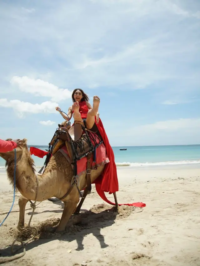 Selebgram Sunny Wijaya atau dikenal @CS.Wijaya mengalami kejadian tak mengenakkan saat liburan di Bali, beberapa waktu lalu (https://www.instagram.com/p/CWCfXXjPzjs/)