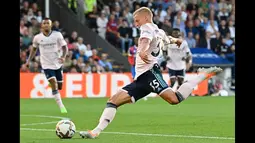 Arsenal nyaris membuka keunggulan di menit ke-8. Tendangan dari pemain anyar Oleksandr Zinchenko dapat dimentahkan dengan mudah oleh Vincente Guaita. (AFP/Justin Tallis)