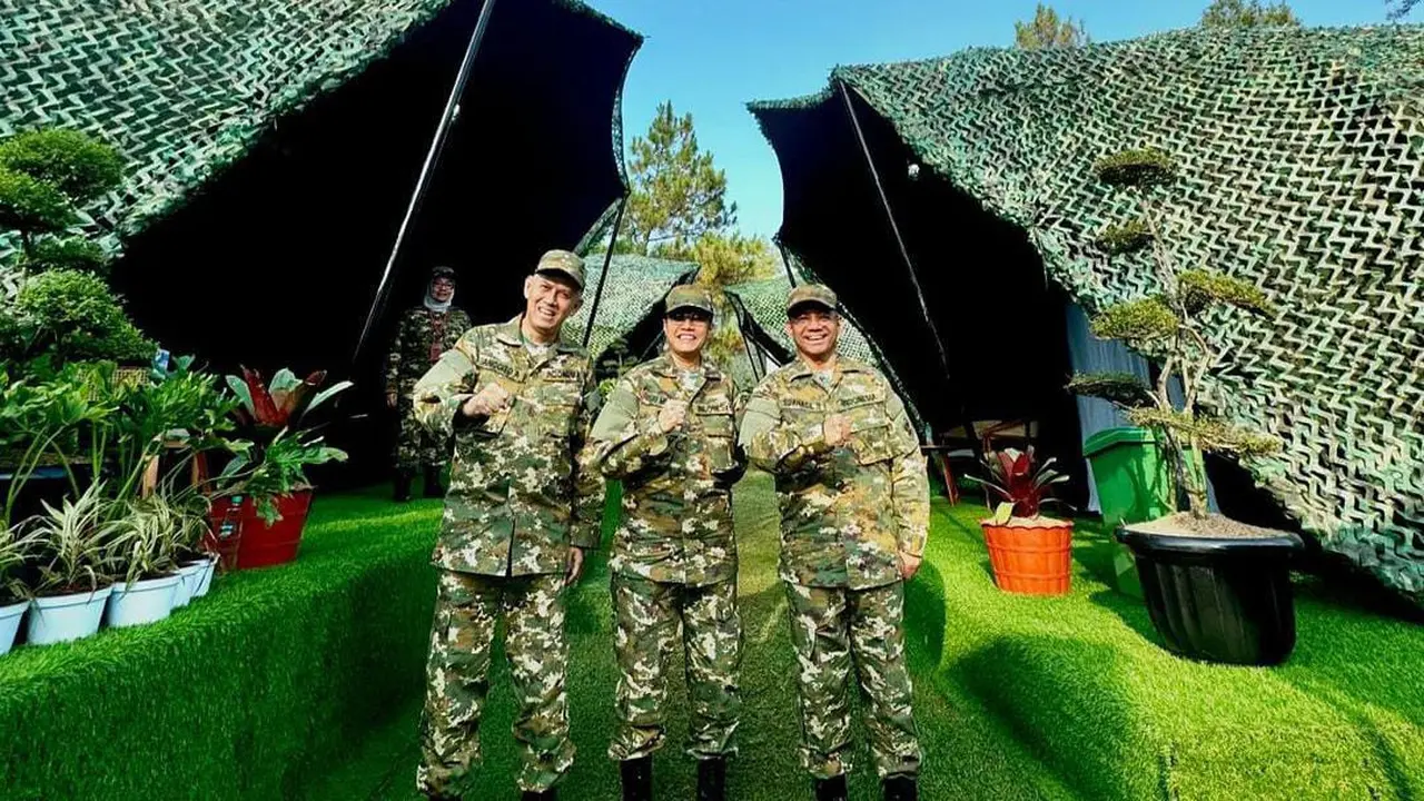Menteri Keuangan Sri Mulyani Indrawati saat mengikuti retreat Kabinet Merah Putih di Akademi Militer (Akmil) Magelang