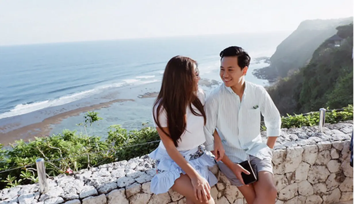 Tepat pada 10 Juli, usia anak mantan pasangan musisi Anang Hermansyah dan Krisdayanti itu genap 19 tahun.  Berbagai ucapan membanjiri laman instagram. Selain para pengikut, juga dari orang tercinta dan orang sepesial. (Instagram/aurelie.hermansyah)