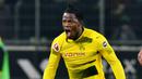 5. Michy Batshuayi (Borussia Dortmund) – Kehadiran Oliver Giroud ke Chelsea membuat striker muda asal Belgia ini tergusur. Pindah ke Dortmund malah menjadikannya striker utama yang tampil impresif dengan 8 gol dari 11 laga. (AFP/Patrik Stollarz)