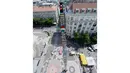 Atas keberhasilannya ini, pihak penyelenggara berhasil mencatatkan pembangunan menara lego raksasa  sebagai rekor dunia, Minggu (25/05/2014) (AFP PHOTO/ATTILA KISBENEDEK).