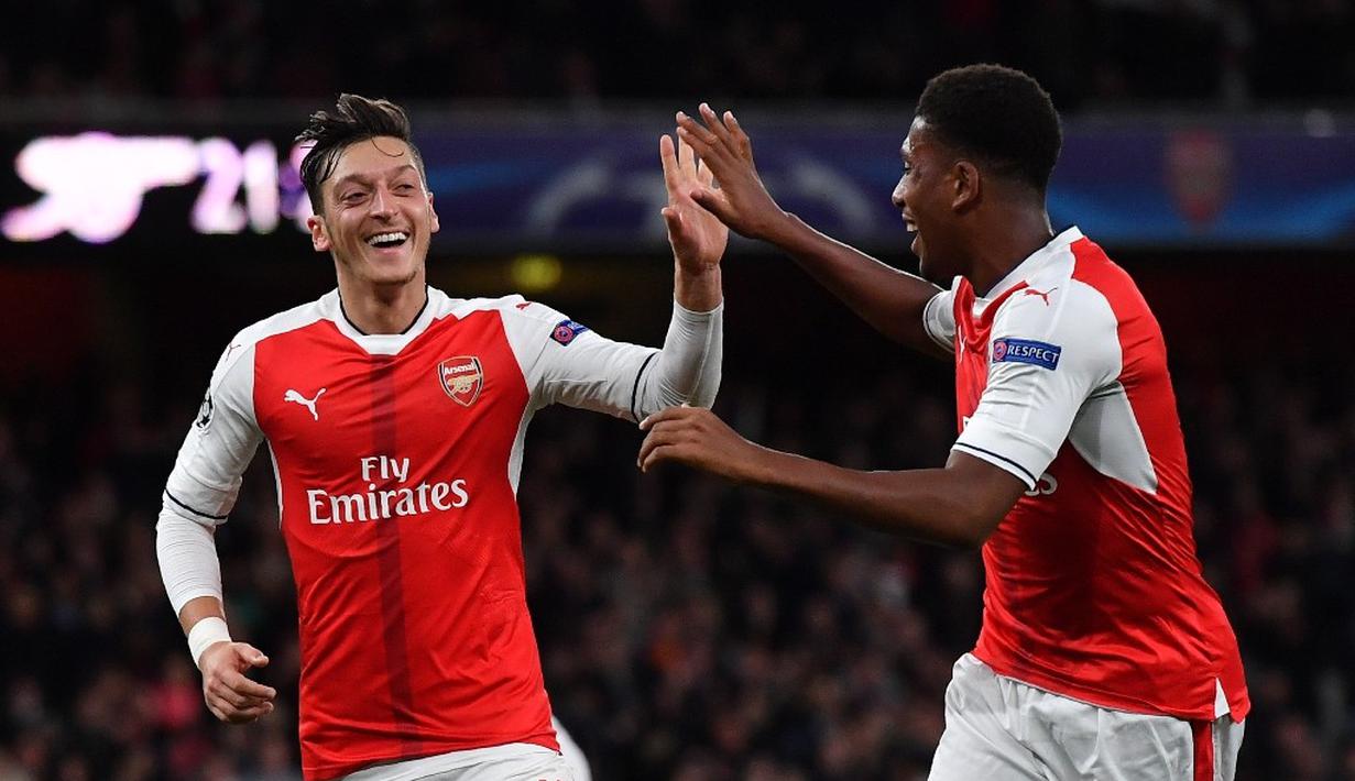 Ekspresi pemain Arsenal, Alex Oxlade-Chamberlain, setelah mencetak hattrick ke gawang Ludogorets dalam laga Grup A Liga Champions di Stadion Emirates, Kamis (20/10/2016) dini hari WIB. (AFP/Ben Stansall)