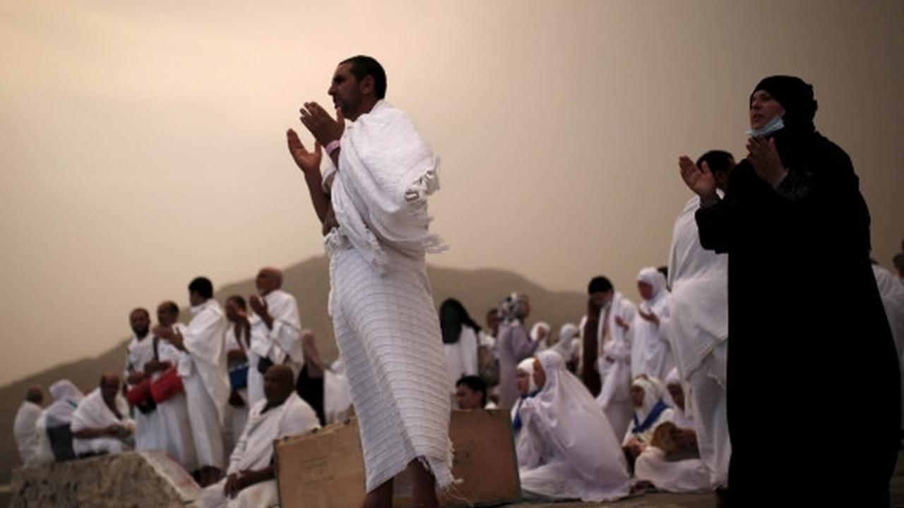 Melantunkan doa di Jabal Ramah, bukit pertemuan Adam dan Hawa