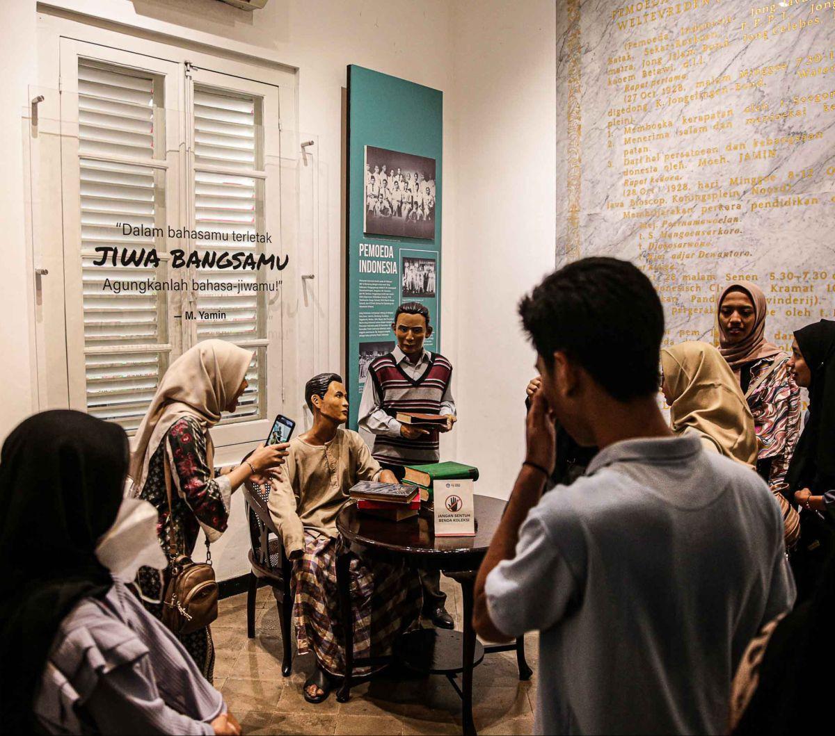 Setiap 28 Oktober,&nbsp;bangsa Indonesia memperingati Hari Sumpah Pemuda. Namun, tak lengkap rasanya memperingati Hari Sumpah Pemuda tanpa mengunjungi sebuah gedung di Jalan Kramat Raya 106, Jakarta.