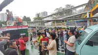 Demo di KPU Jakarta, Massa Beratribut Paslon 01 Minta Usut Dugaan Kecurangan Pilkada