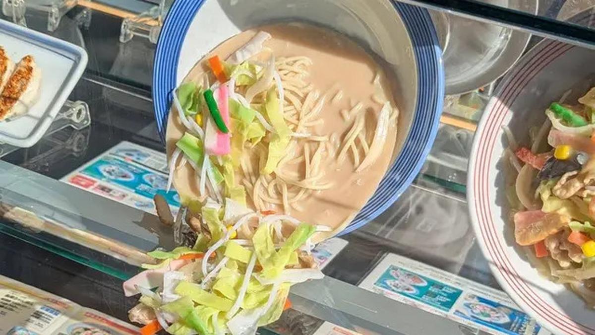 Gelombang Panas di Jepang Capai Lebih dari 40 Derajat Celcius, Pajangan Makanan Palsu Meleleh