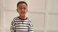 Gaya Outfit Rayyanza ala Skena yang Menggemaskan. (instagram/@tercipungcipung)