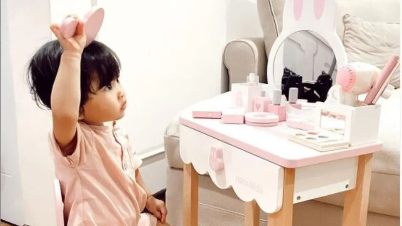 Baru 1 Tahun, Putri Syahnaz Sadiqah Sudah Punya Meja Rias Sendiri