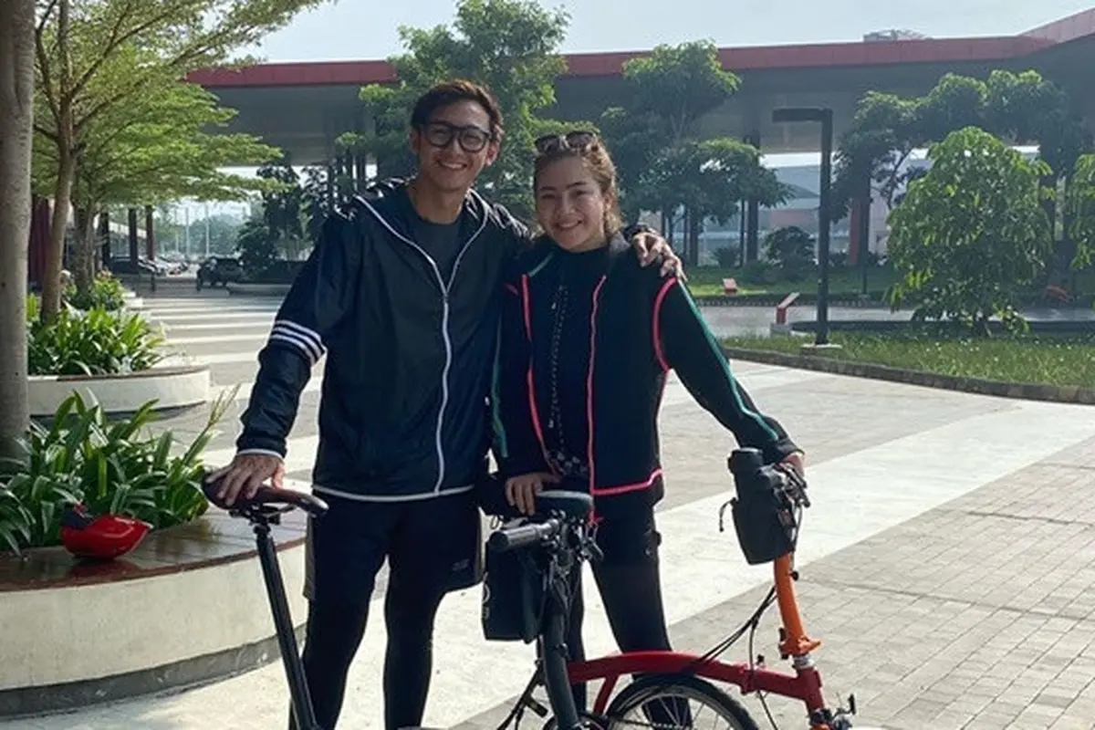 Seru dan Romantis, Ini 6 Momen Caesar Hito dan Felicya Angelista Gowes Bareng