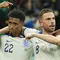 Pemain timnas Inggris, Jordan Henderson (kanan) merayakan golnya ke gawang Senegal bersama rekan setimnya Jude Bellingham dalam pertandingan 16 besar Piala Dunia 2022 yang berlangsung di Al Bayt Stadium, Qatar, Senin (5/12/2022). (AP Photo/Francisco Seco)