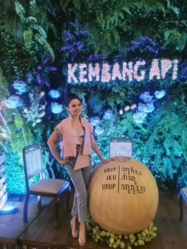 Galeri Foto Putri Patricia Pakai Jeans