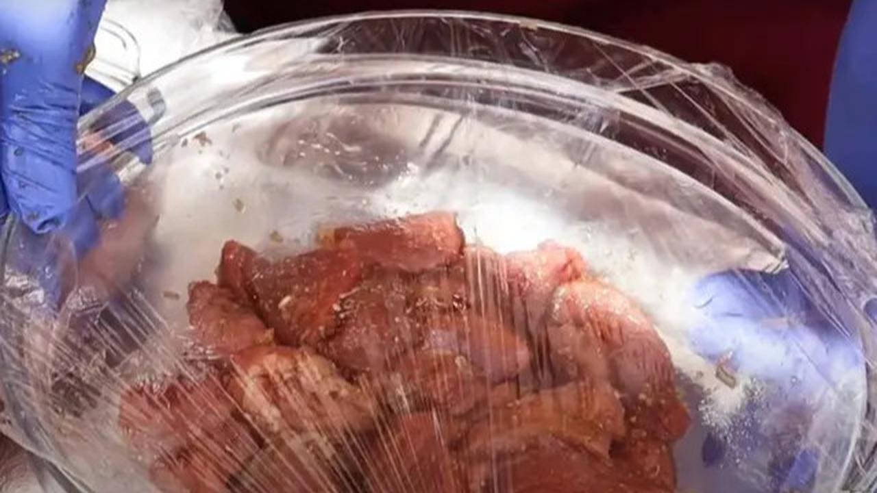Tidak Perlu Nanas atau Daun Pepaya, Ini Cara Marinasi Daging Sapi agar Empuk dengan 3 Bahan
