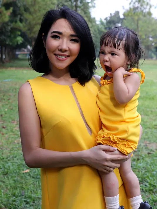 Pasangan Gading Marten dan Gisela Anastasia seperti diketahui memiliki seorang putri, yang diberinama Gempita Nora Marten. Baik Gisel dan Gading pernah merasakan panik mendapati anaknya sakit dan tidak mau makan dan minum. (Galih W. Satria/Bintang.com)